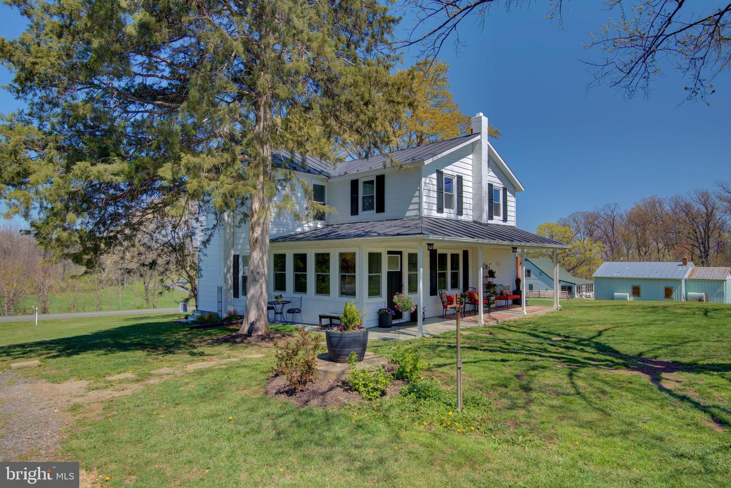 4661 MIDDLE RD, WINCHESTER, Virginia 22602, 3 Bedrooms Bedrooms, 9 Rooms Rooms,2 BathroomsBathrooms,Farm,For sale,4661 MIDDLE RD,VAFV2033806 MLS # VAFV2033806