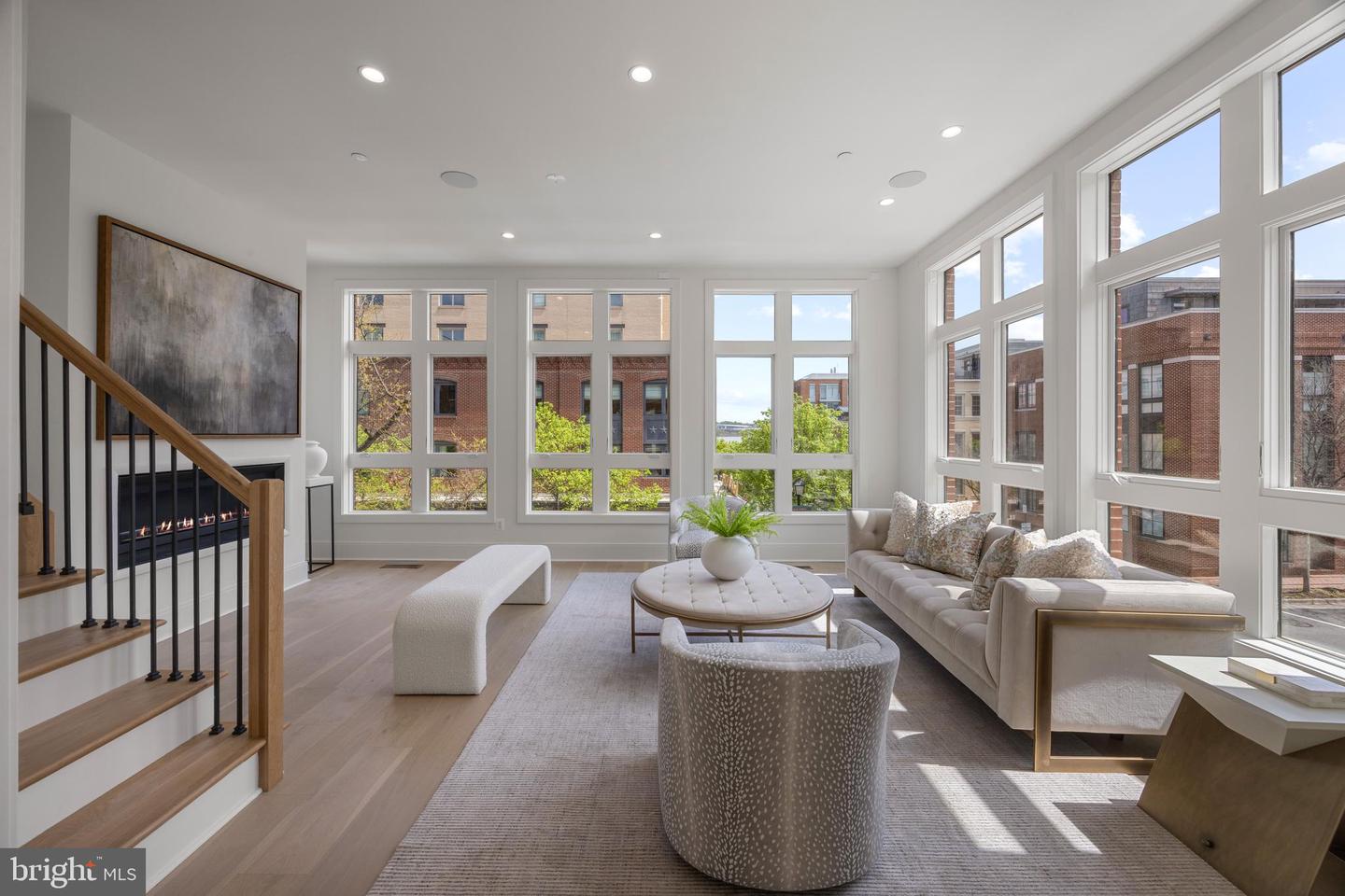 227 S UNION ST, ALEXANDRIA, Virginia 22314, 4 Bedrooms Bedrooms, ,4 BathroomsBathrooms,Residential,For sale,227 S UNION ST,VAAX2044568 MLS # VAAX2044568