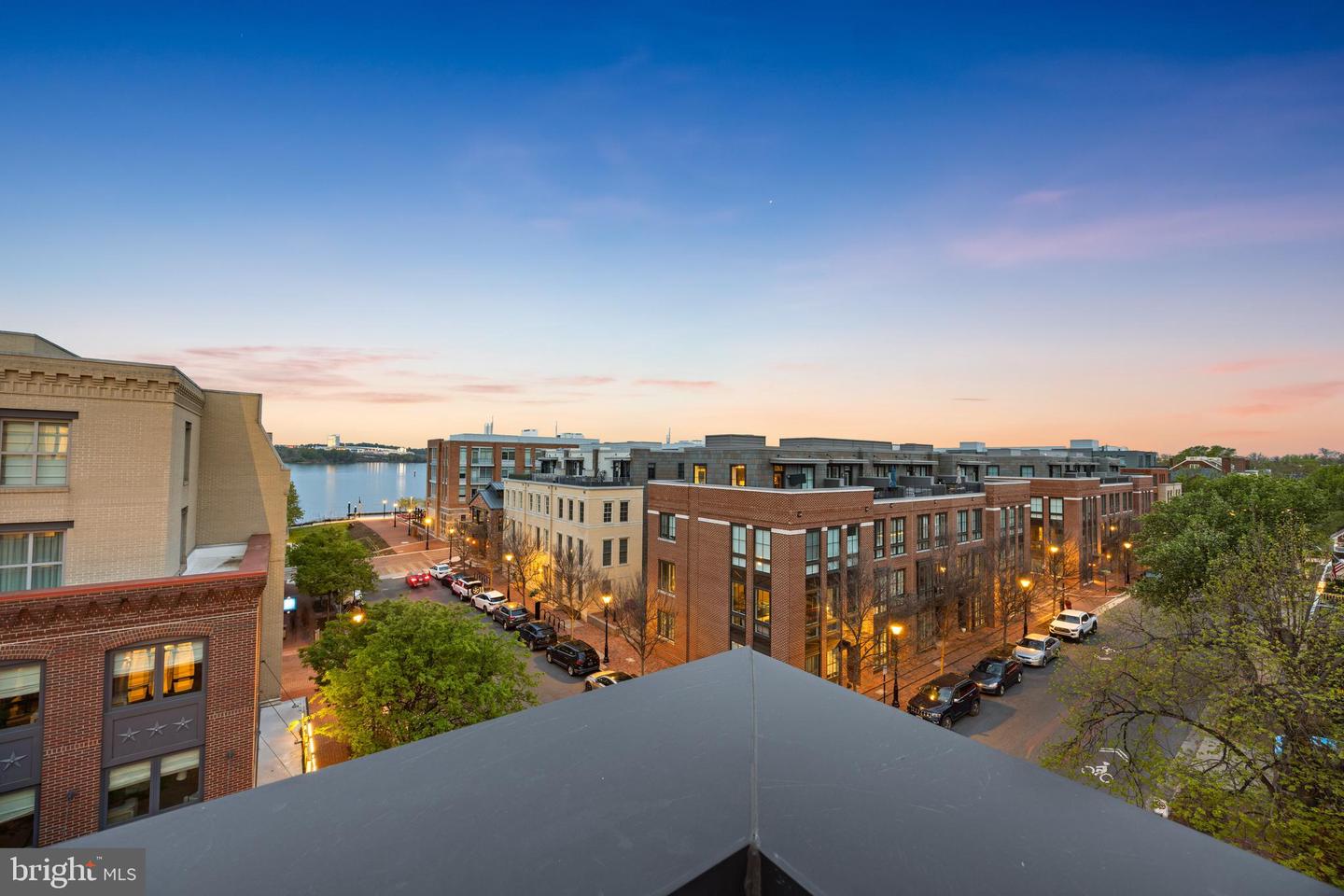 227 S UNION ST, ALEXANDRIA, Virginia 22314, 4 Bedrooms Bedrooms, ,4 BathroomsBathrooms,Residential,For sale,227 S UNION ST,VAAX2044568 MLS # VAAX2044568