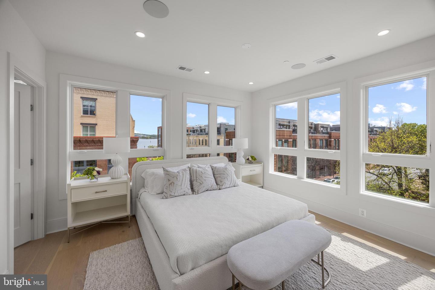 227 S UNION ST, ALEXANDRIA, Virginia 22314, 4 Bedrooms Bedrooms, ,4 BathroomsBathrooms,Residential,For sale,227 S UNION ST,VAAX2044568 MLS # VAAX2044568