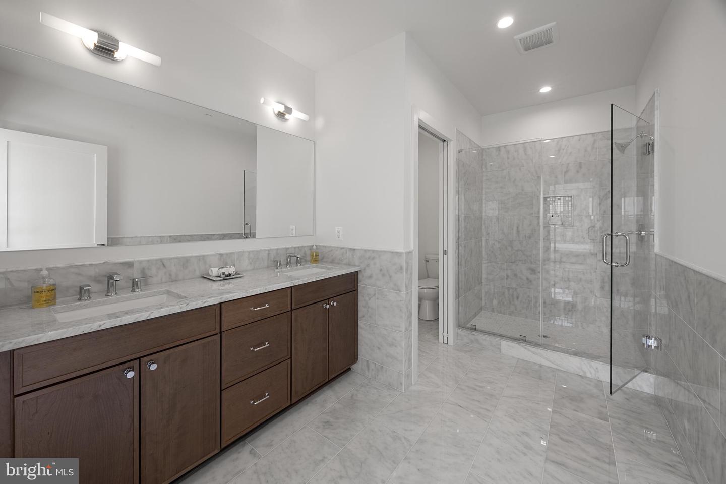 227 S UNION ST, ALEXANDRIA, Virginia 22314, 4 Bedrooms Bedrooms, ,4 BathroomsBathrooms,Residential,For sale,227 S UNION ST,VAAX2044568 MLS # VAAX2044568
