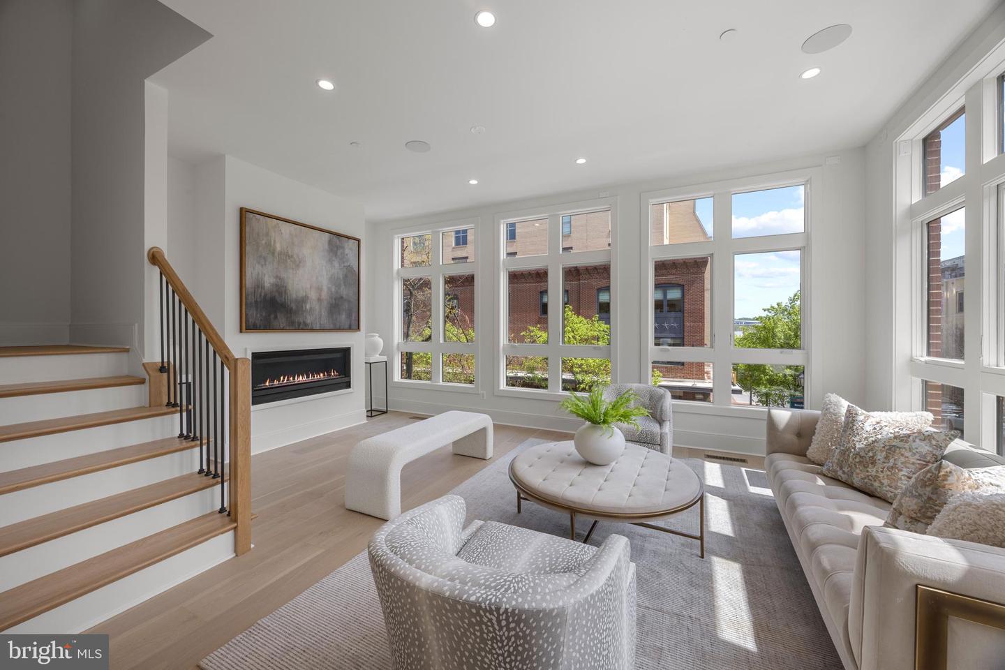 227 S UNION ST, ALEXANDRIA, Virginia 22314, 4 Bedrooms Bedrooms, ,4 BathroomsBathrooms,Residential,For sale,227 S UNION ST,VAAX2044568 MLS # VAAX2044568