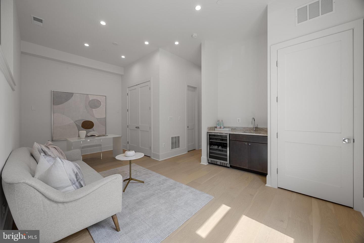 227 S UNION ST, ALEXANDRIA, Virginia 22314, 4 Bedrooms Bedrooms, ,4 BathroomsBathrooms,Residential,For sale,227 S UNION ST,VAAX2044568 MLS # VAAX2044568