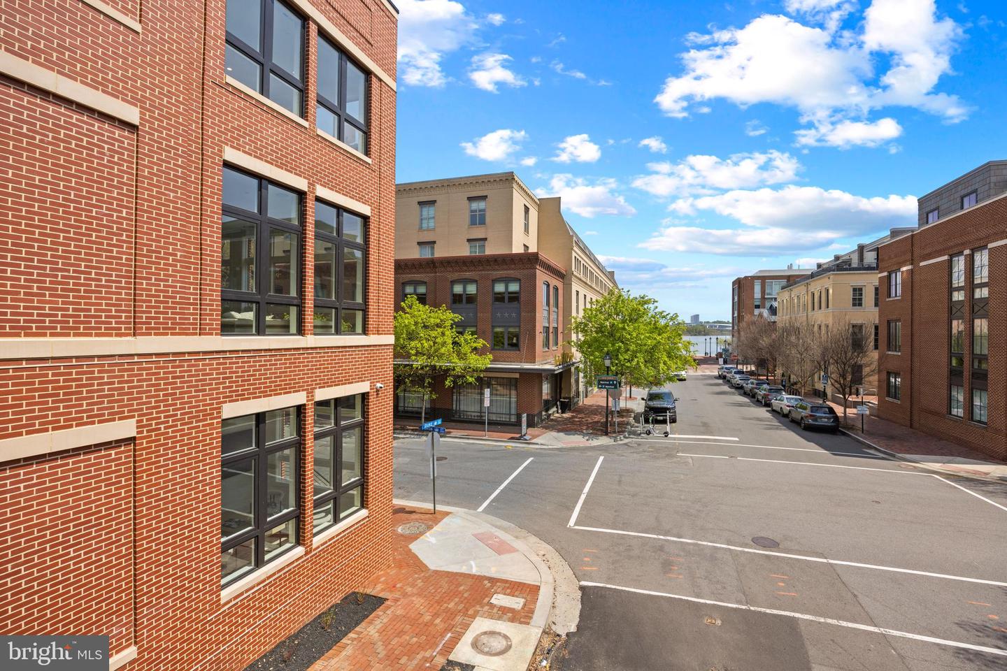 227 S UNION ST, ALEXANDRIA, Virginia 22314, 4 Bedrooms Bedrooms, ,4 BathroomsBathrooms,Residential,For sale,227 S UNION ST,VAAX2044568 MLS # VAAX2044568