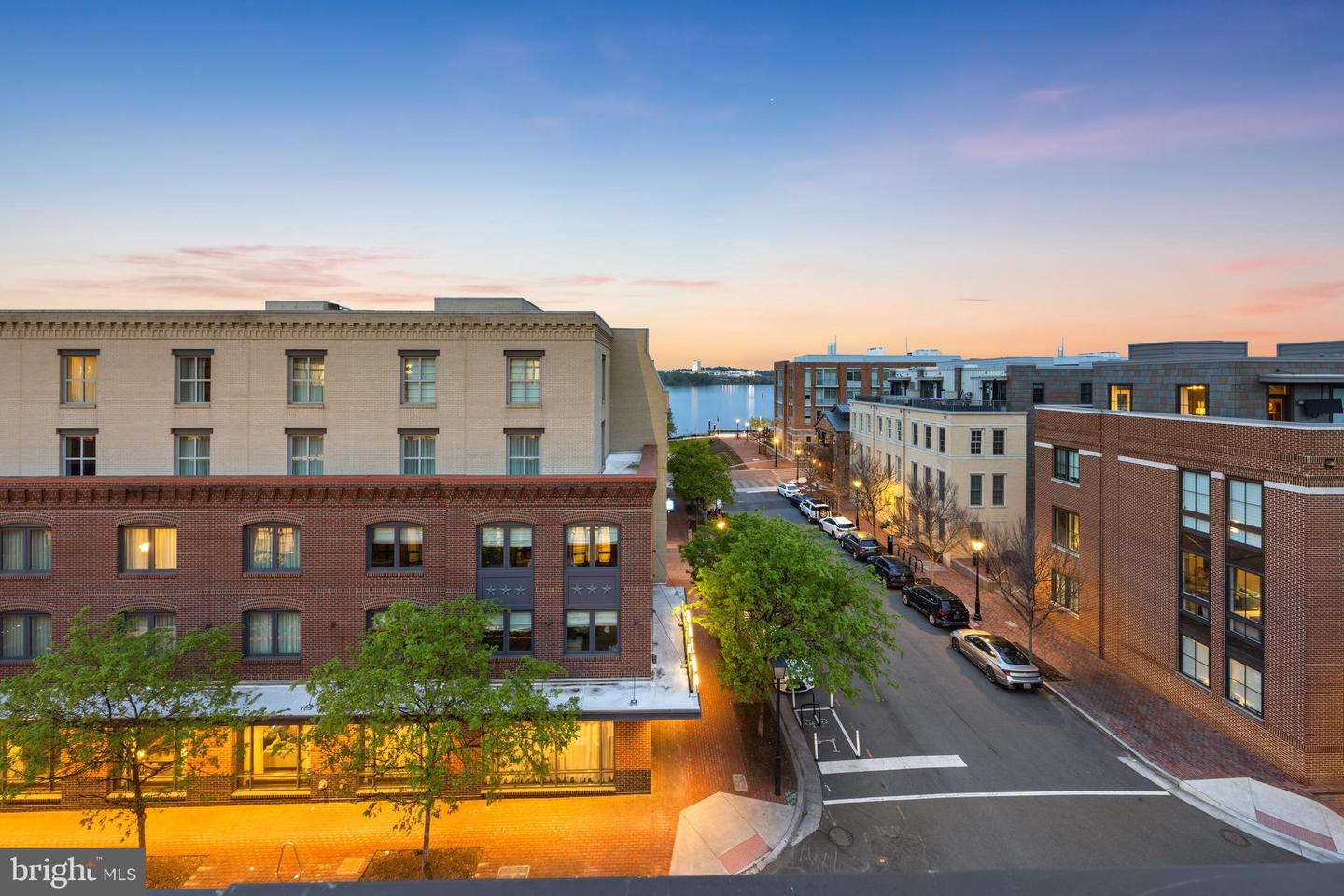 227 S UNION ST, ALEXANDRIA, Virginia 22314, 4 Bedrooms Bedrooms, ,4 BathroomsBathrooms,Residential,For sale,227 S UNION ST,VAAX2044568 MLS # VAAX2044568