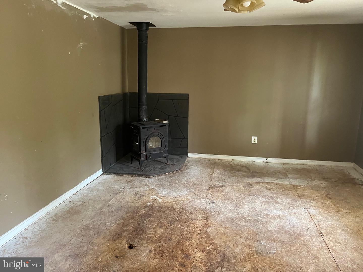 39 HIDDEN LAKE DR, STAFFORD, Virginia 22556, 3 Bedrooms Bedrooms, ,2 BathroomsBathrooms,Residential,For sale,39 HIDDEN LAKE DR,VAST2038270 MLS # VAST2038270