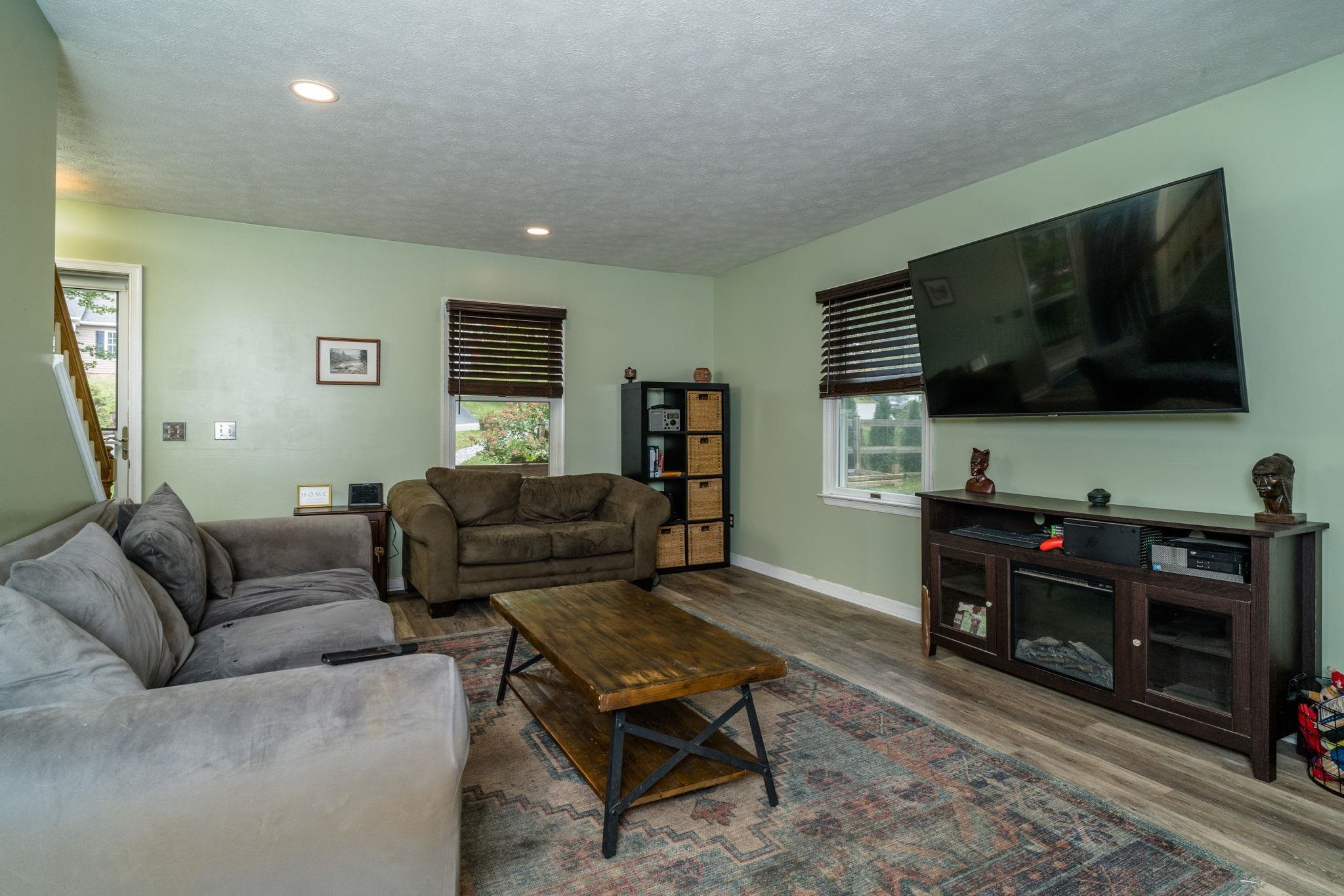 1033 BRIDLE CT, HARRISONBURG, Virginia 22801, 3 Bedrooms Bedrooms, ,2 BathroomsBathrooms,Residential,1033 BRIDLE CT,657178 MLS # 657178