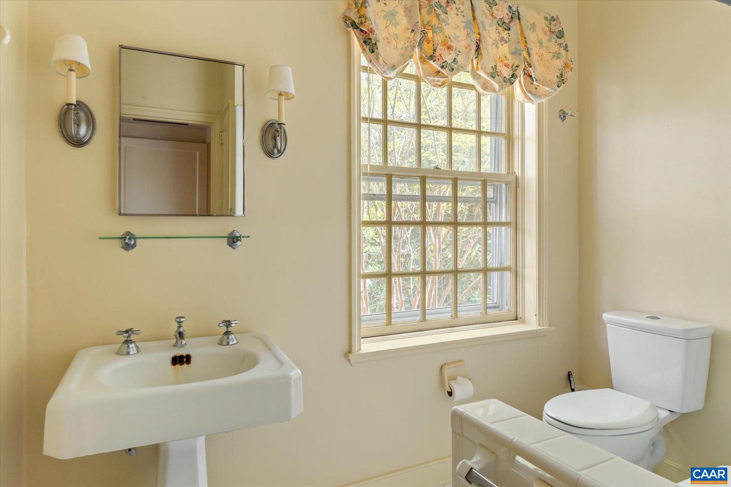 2001 THOMSON RD, CHARLOTTESVILLE, Virginia 22903, 4 Bedrooms Bedrooms, ,4 BathroomsBathrooms,Residential,For sale,2001 THOMSON RD,663834 MLS # 663834