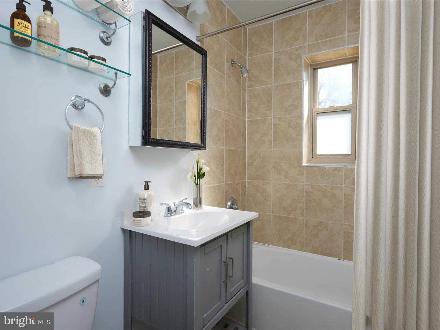 5401 9TH ST NW #301, WASHINGTON, District Of Columbia 20011, 2 Bedrooms Bedrooms, ,2 BathroomsBathrooms,Residential,For sale,5401 9TH ST NW #301,DCDC2198050 MLS # DCDC2198050