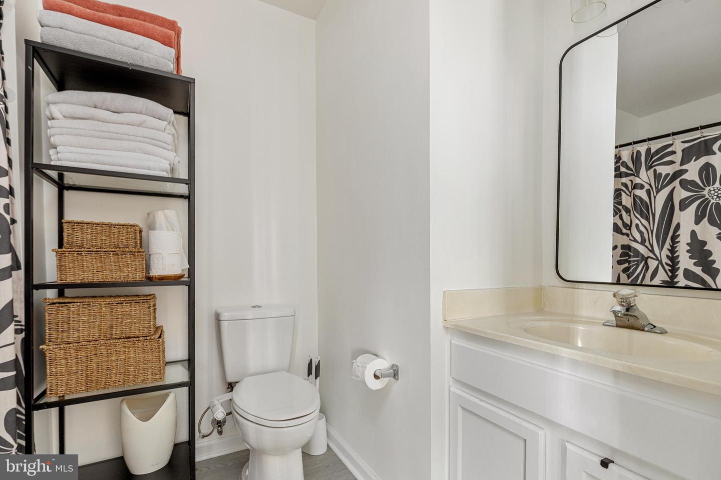 631 CONSTELLATION SQ SE #A, LEESBURG, Virginia 20175, 2 Bedrooms Bedrooms, ,2 BathroomsBathrooms,Residential,For sale,631 CONSTELLATION SQ SE #A,VALO2095136 MLS # VALO2095136