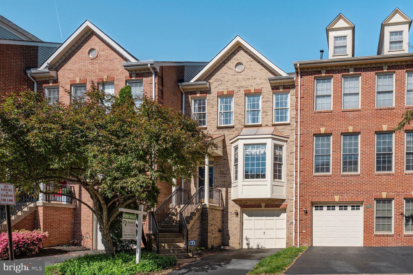 3016 FALLSWOOD GLEN CT, FALLS CHURCH, Virginia 22044, 3 Bedrooms Bedrooms, ,3 BathroomsBathrooms,Residential,For sale,3016 FALLSWOOD GLEN CT,VAFX2237538 MLS # VAFX2237538
