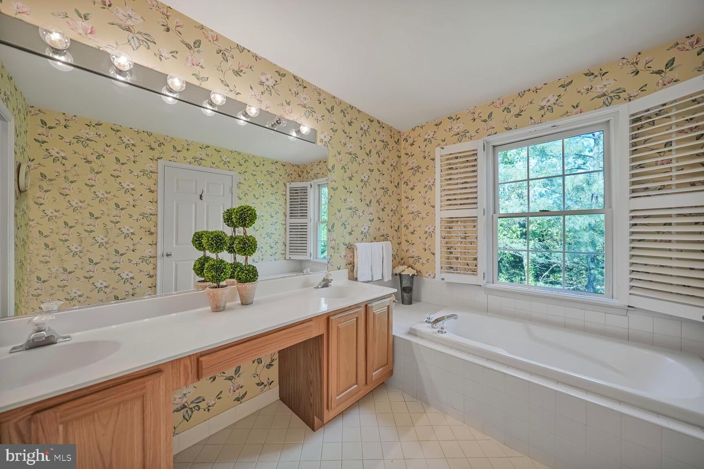 3016 FALLSWOOD GLEN CT, FALLS CHURCH, Virginia 22044, 3 Bedrooms Bedrooms, ,3 BathroomsBathrooms,Residential,For sale,3016 FALLSWOOD GLEN CT,VAFX2237538 MLS # VAFX2237538