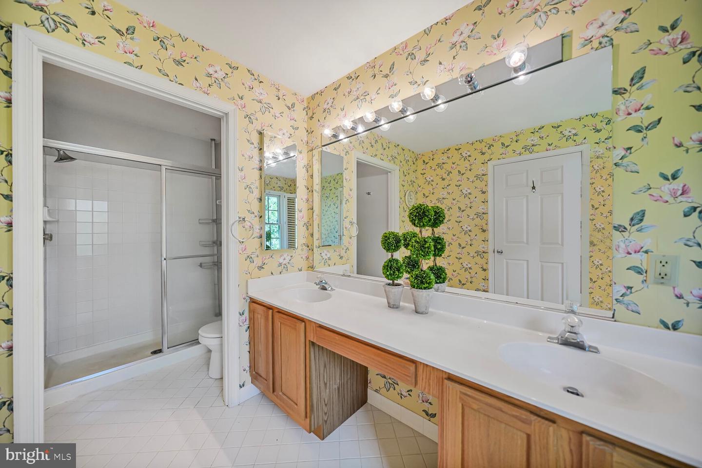 3016 FALLSWOOD GLEN CT, FALLS CHURCH, Virginia 22044, 3 Bedrooms Bedrooms, ,3 BathroomsBathrooms,Residential,For sale,3016 FALLSWOOD GLEN CT,VAFX2237538 MLS # VAFX2237538