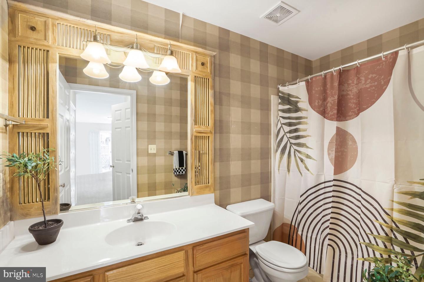 3016 FALLSWOOD GLEN CT, FALLS CHURCH, Virginia 22044, 3 Bedrooms Bedrooms, ,3 BathroomsBathrooms,Residential,For sale,3016 FALLSWOOD GLEN CT,VAFX2237538 MLS # VAFX2237538
