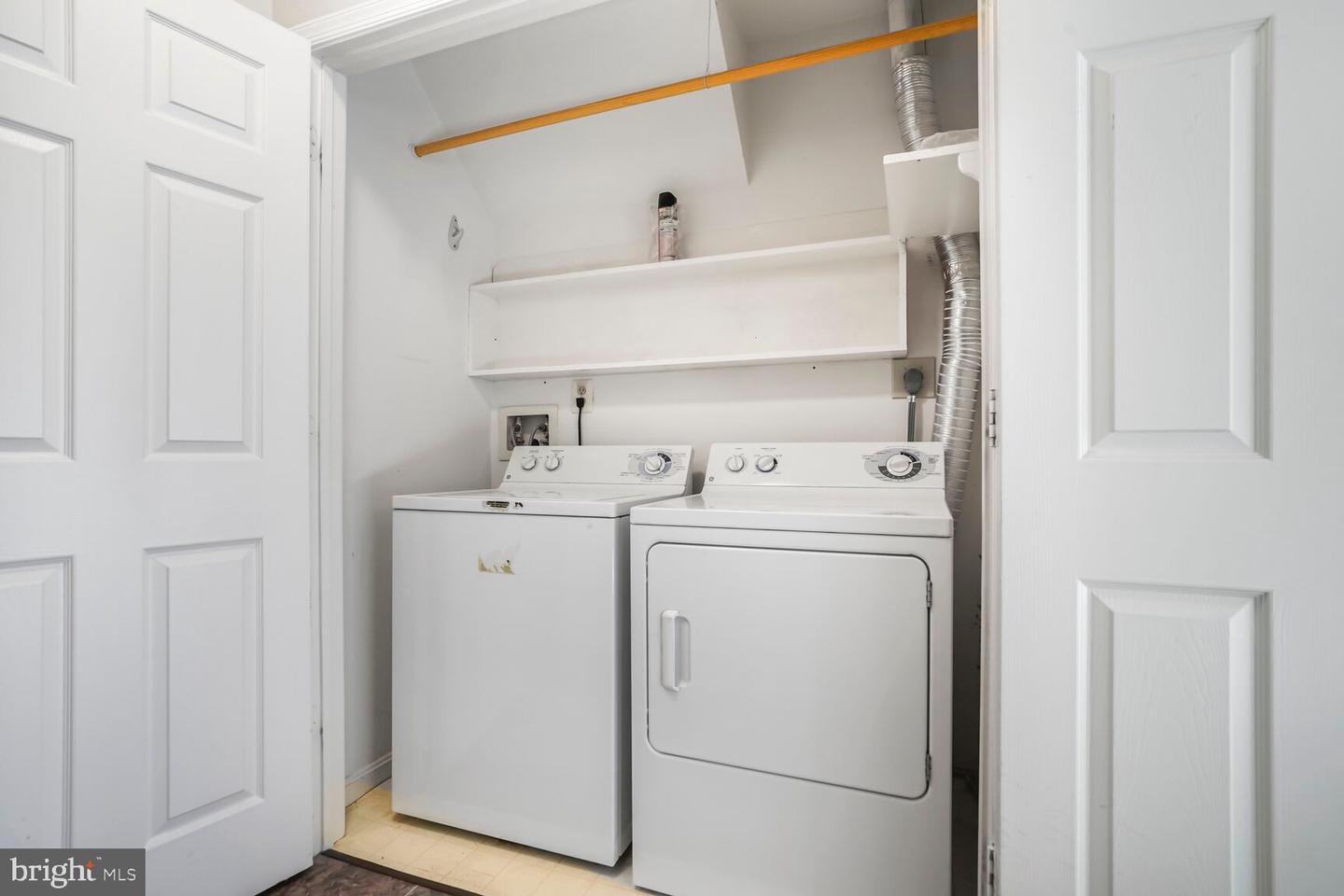 3016 FALLSWOOD GLEN CT, FALLS CHURCH, Virginia 22044, 3 Bedrooms Bedrooms, ,3 BathroomsBathrooms,Residential,For sale,3016 FALLSWOOD GLEN CT,VAFX2237538 MLS # VAFX2237538