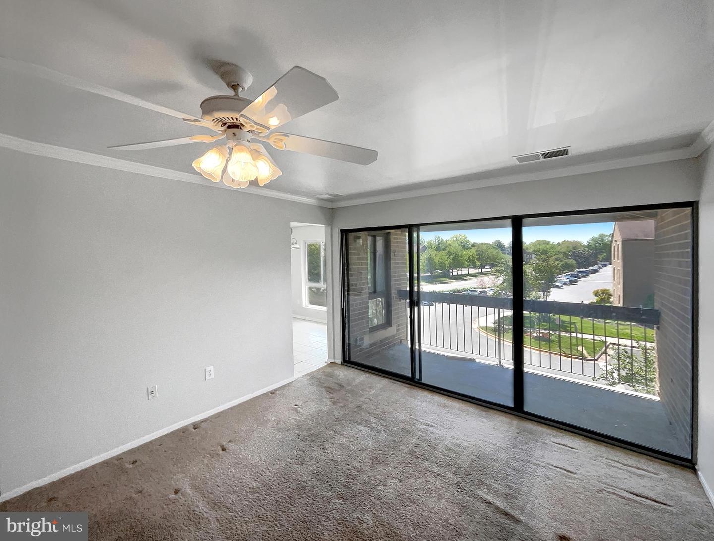 549 FLORIDA AVE #204, HERNDON, Virginia 20170, 2 Bedrooms Bedrooms, ,2 BathroomsBathrooms,Residential,For sale,549 FLORIDA AVE #204,VAFX2237552 MLS # VAFX2237552