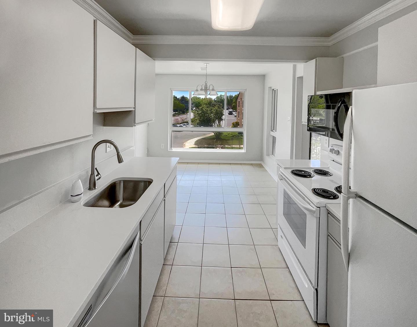 549 FLORIDA AVE #204, HERNDON, Virginia 20170, 2 Bedrooms Bedrooms, ,2 BathroomsBathrooms,Residential,For sale,549 FLORIDA AVE #204,VAFX2237552 MLS # VAFX2237552