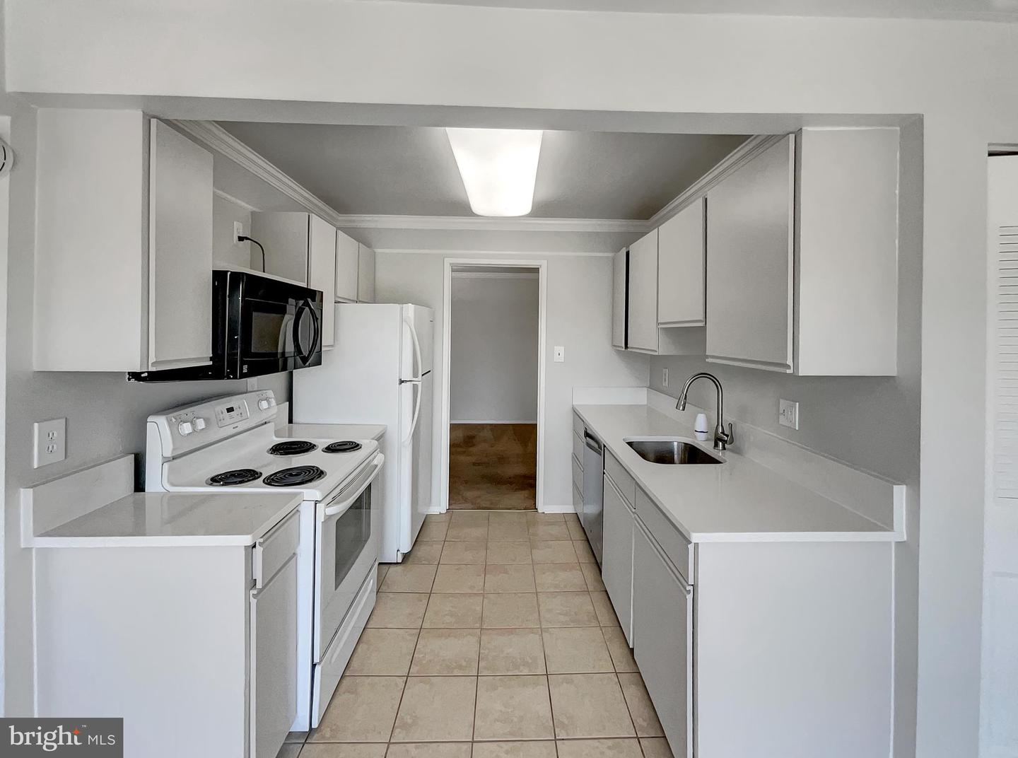 549 FLORIDA AVE #204, HERNDON, Virginia 20170, 2 Bedrooms Bedrooms, ,2 BathroomsBathrooms,Residential,For sale,549 FLORIDA AVE #204,VAFX2237552 MLS # VAFX2237552