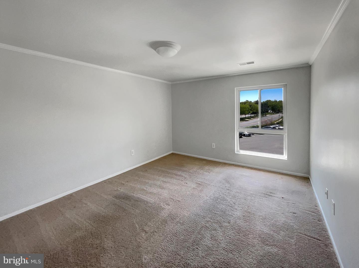 549 FLORIDA AVE #204, HERNDON, Virginia 20170, 2 Bedrooms Bedrooms, ,2 BathroomsBathrooms,Residential,For sale,549 FLORIDA AVE #204,VAFX2237552 MLS # VAFX2237552