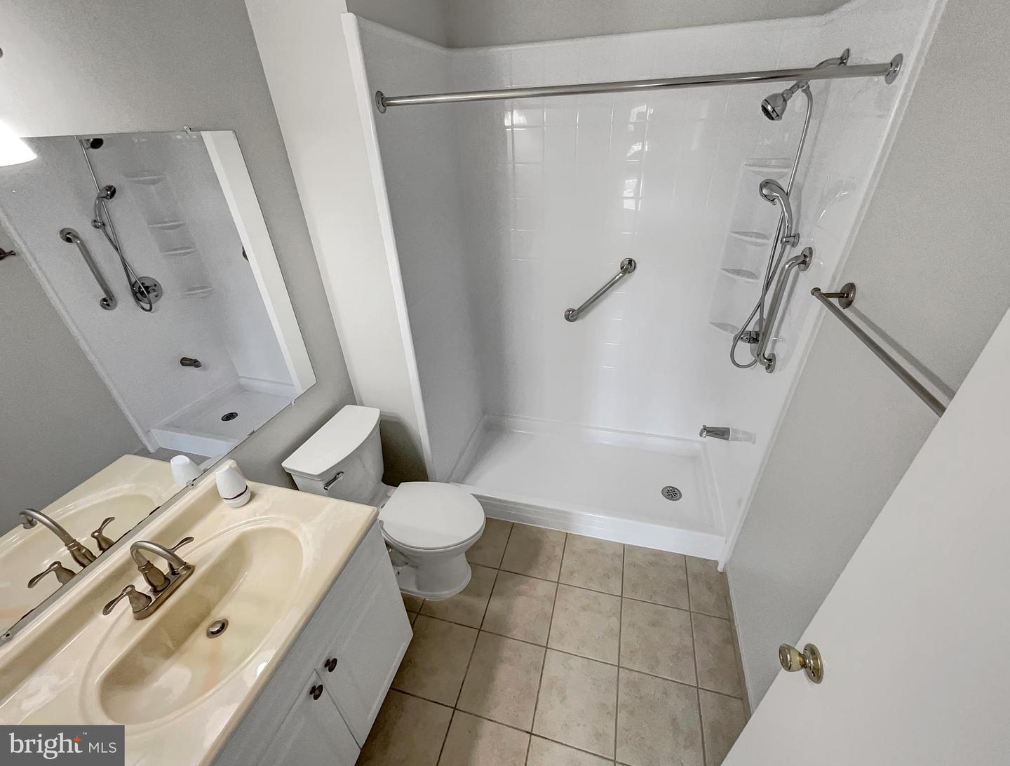 549 FLORIDA AVE #204, HERNDON, Virginia 20170, 2 Bedrooms Bedrooms, ,2 BathroomsBathrooms,Residential,For sale,549 FLORIDA AVE #204,VAFX2237552 MLS # VAFX2237552