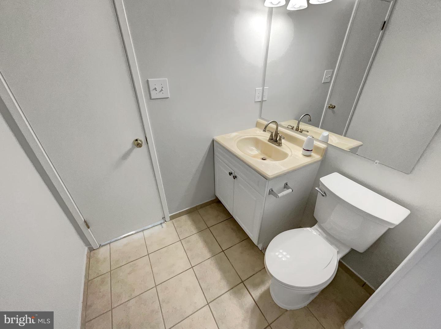 549 FLORIDA AVE #204, HERNDON, Virginia 20170, 2 Bedrooms Bedrooms, ,2 BathroomsBathrooms,Residential,For sale,549 FLORIDA AVE #204,VAFX2237552 MLS # VAFX2237552
