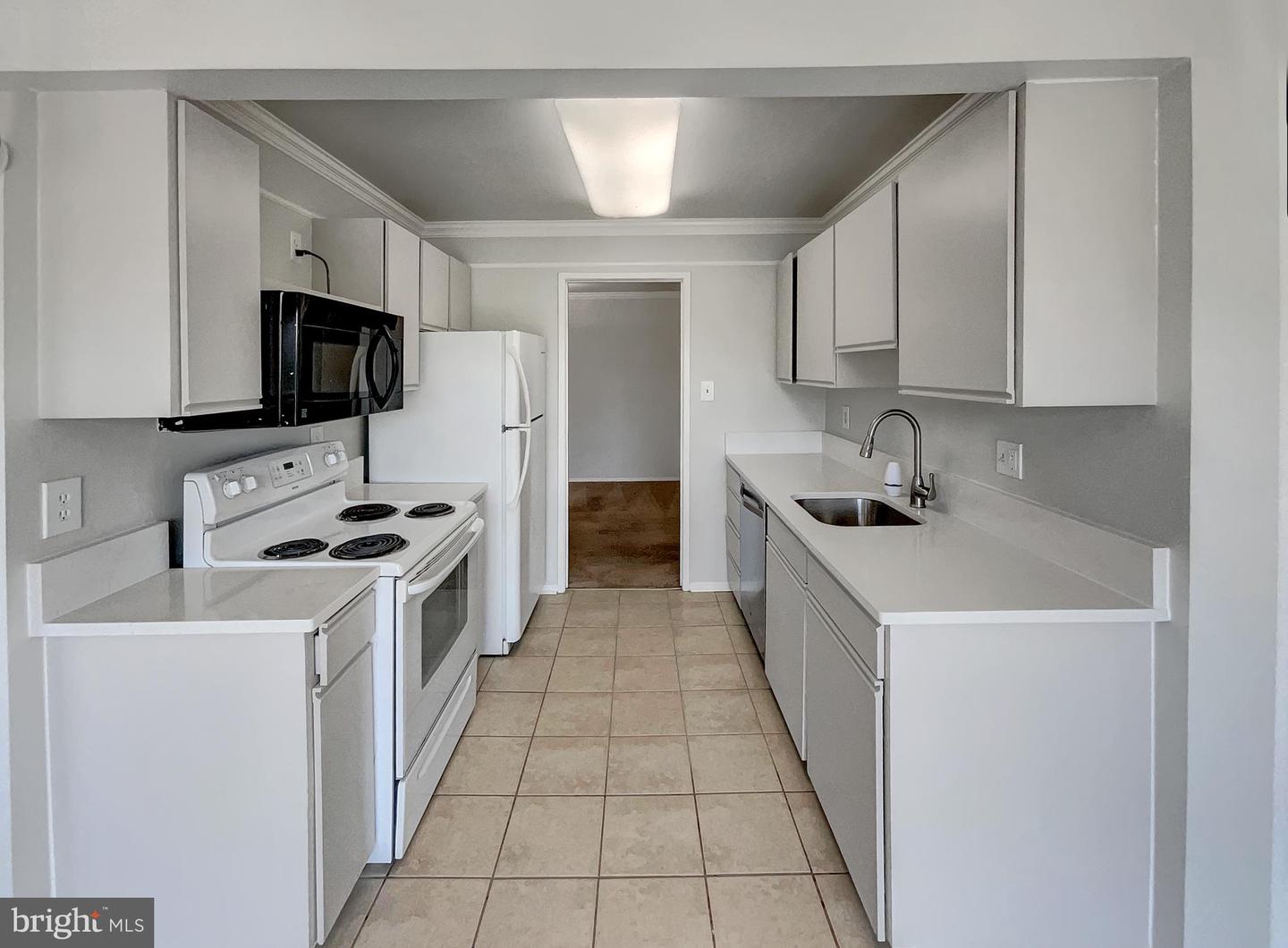 549 FLORIDA AVE #204, HERNDON, Virginia 20170, 2 Bedrooms Bedrooms, ,2 BathroomsBathrooms,Residential,For sale,549 FLORIDA AVE #204,VAFX2237552 MLS # VAFX2237552