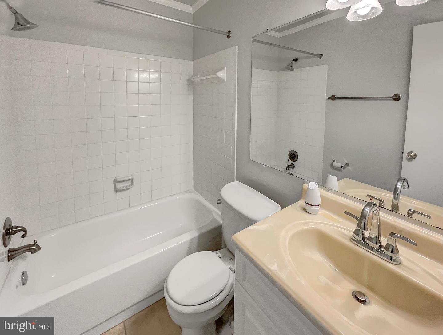 549 FLORIDA AVE #204, HERNDON, Virginia 20170, 2 Bedrooms Bedrooms, ,2 BathroomsBathrooms,Residential,For sale,549 FLORIDA AVE #204,VAFX2237552 MLS # VAFX2237552