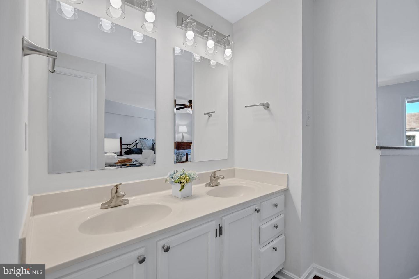 6190 LITTLE VALLEY WAY, ALEXANDRIA, Virginia 22310, 2 Bedrooms Bedrooms, ,2 BathroomsBathrooms,Residential,For sale,6190 LITTLE VALLEY WAY,VAFX2237566 MLS # VAFX2237566