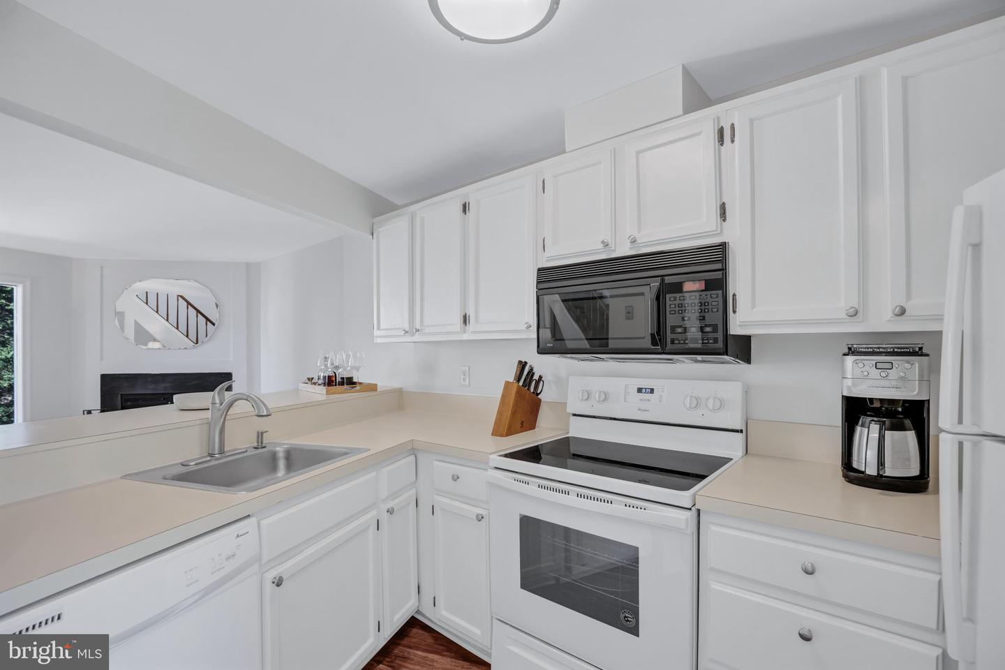 6190 LITTLE VALLEY WAY, ALEXANDRIA, Virginia 22310, 2 Bedrooms Bedrooms, ,2 BathroomsBathrooms,Residential,For sale,6190 LITTLE VALLEY WAY,VAFX2237566 MLS # VAFX2237566