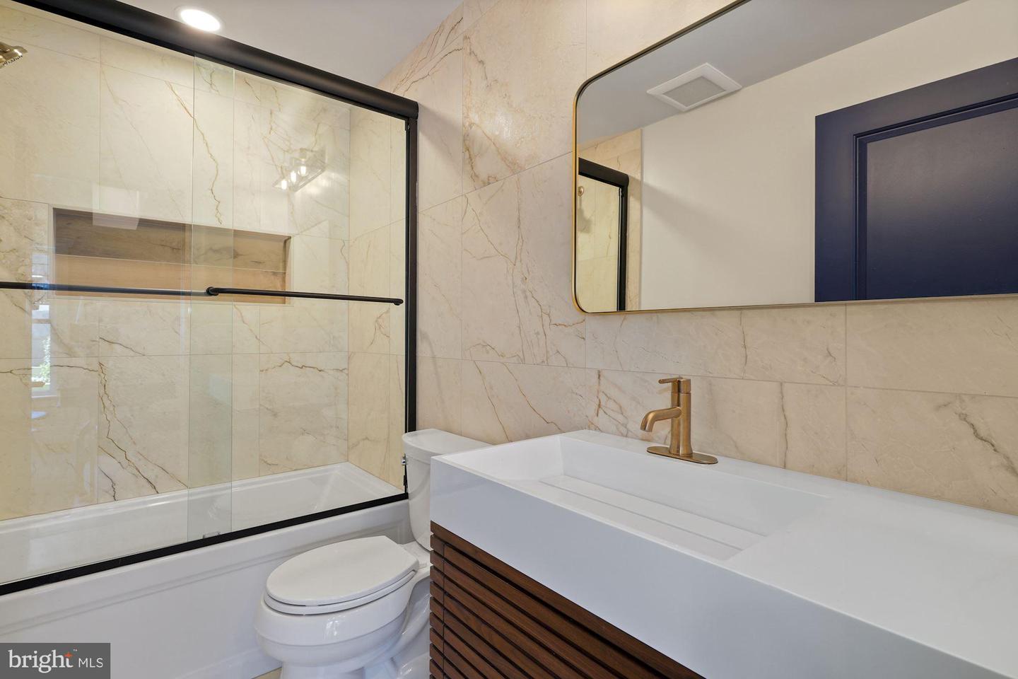 1808 ONTARIO PL NW #2, WASHINGTON, District Of Columbia 20009, 3 Bedrooms Bedrooms, ,3 BathroomsBathrooms,Residential,For sale,1808 ONTARIO PL NW #2,DCDC2198074 MLS # DCDC2198074