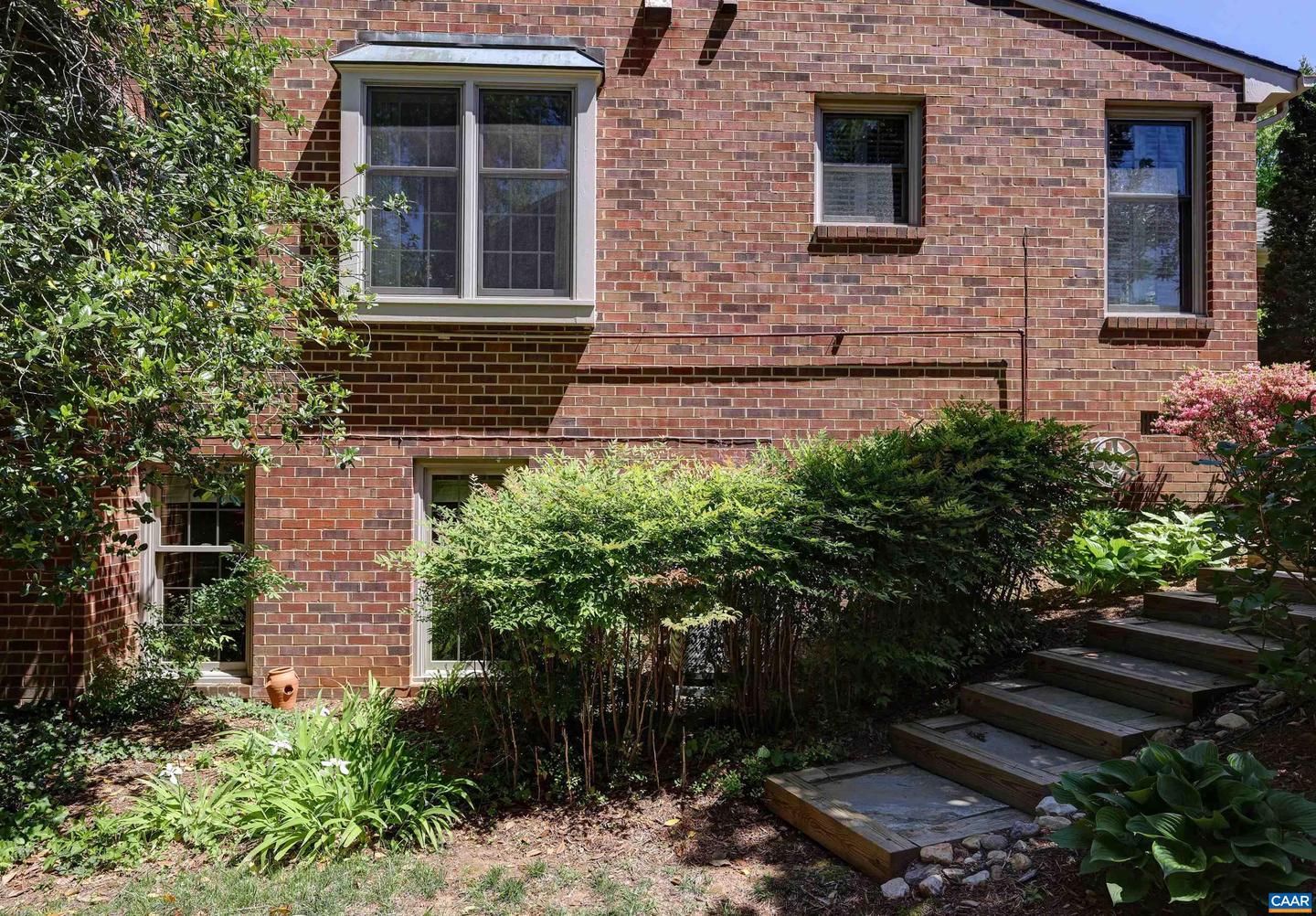 560 WORTHINGTON DR, CHARLOTTESVILLE, Virginia 22903, 2 Bedrooms Bedrooms, ,2 BathroomsBathrooms,Residential,For sale,560 WORTHINGTON DR,663872 MLS # 663872