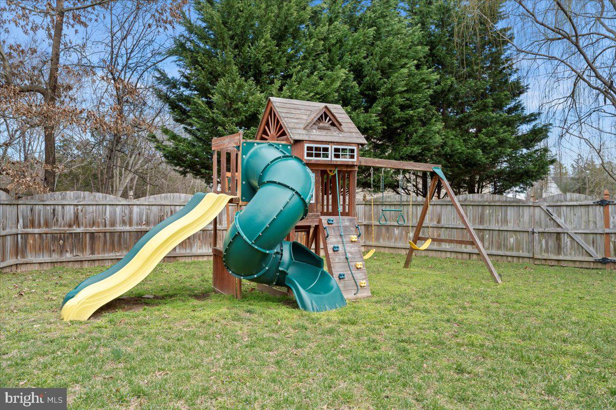 10418 BRYNMORE DR, NORTH CHESTERFIELD, Virginia 23224, 5 Bedrooms Bedrooms, ,3 BathroomsBathrooms,Residential,For sale,10418 BRYNMORE DR,VACF2001128 MLS # VACF2001128