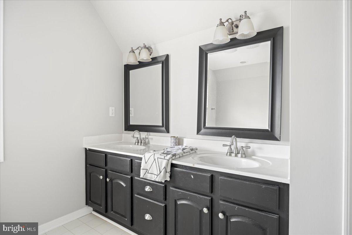 10418 BRYNMORE DR, NORTH CHESTERFIELD, Virginia 23224, 5 Bedrooms Bedrooms, ,3 BathroomsBathrooms,Residential,For sale,10418 BRYNMORE DR,VACF2001128 MLS # VACF2001128