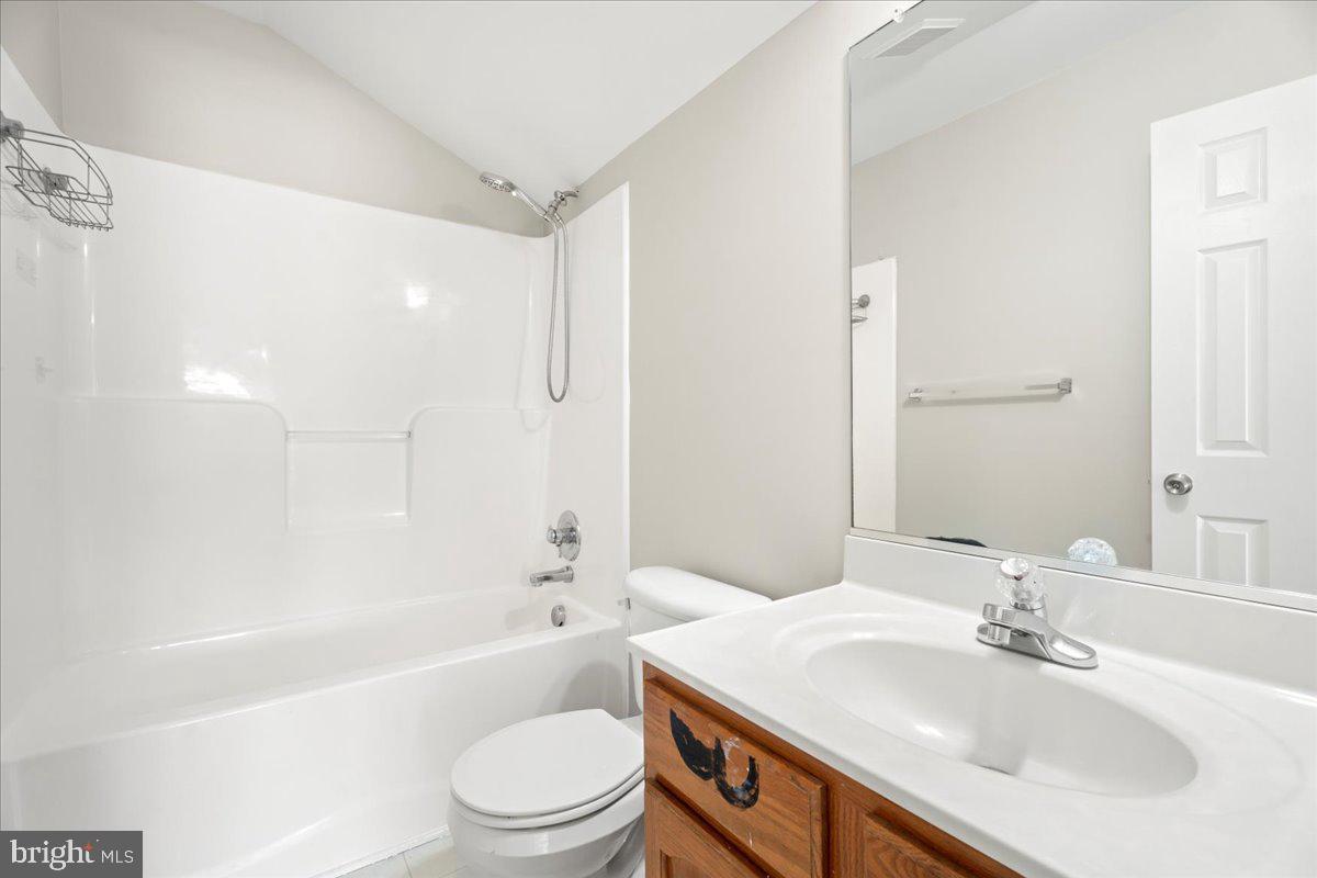 10418 BRYNMORE DR, NORTH CHESTERFIELD, Virginia 23224, 5 Bedrooms Bedrooms, ,3 BathroomsBathrooms,Residential,For sale,10418 BRYNMORE DR,VACF2001128 MLS # VACF2001128