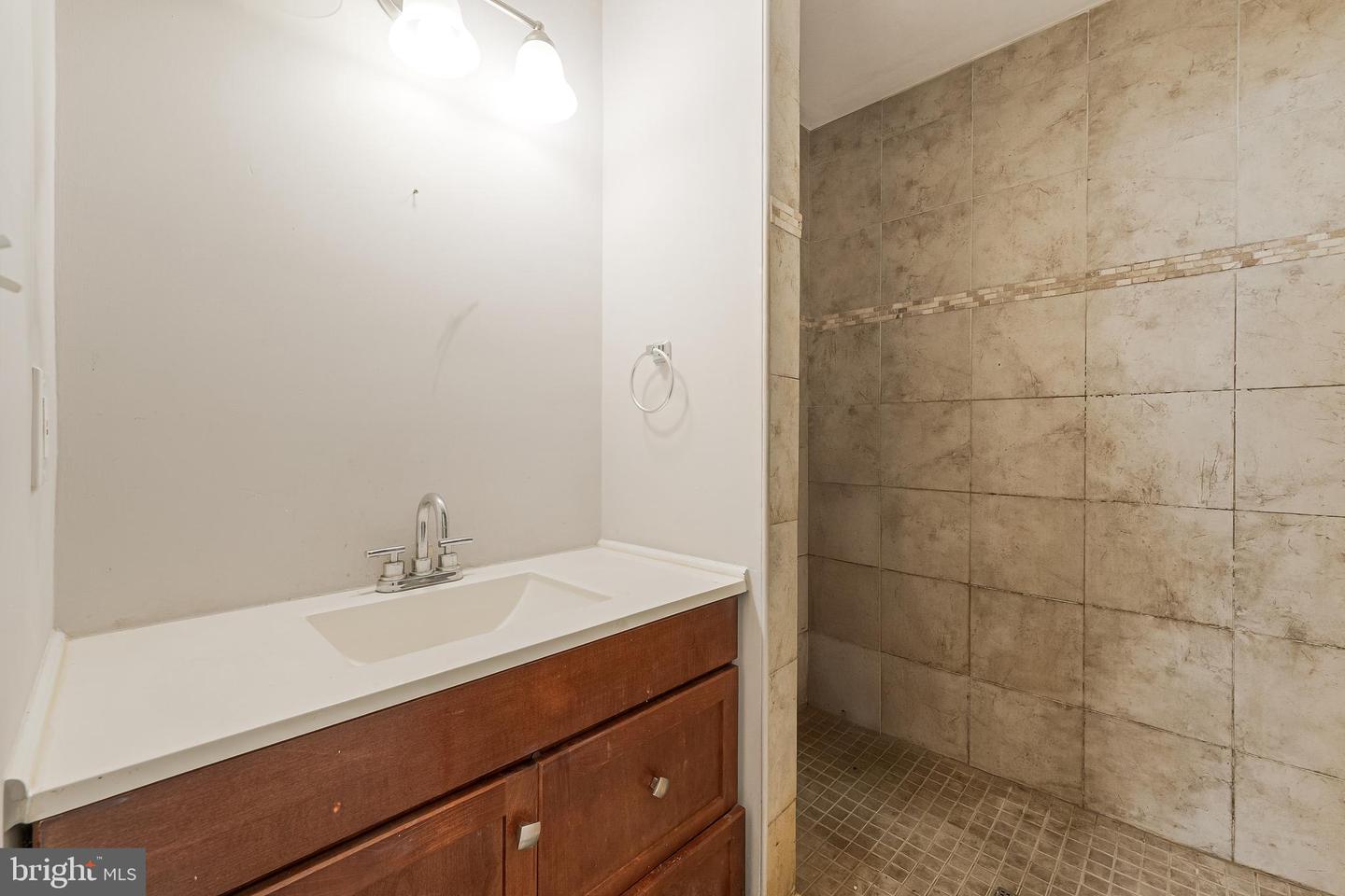 148 MEADOWS LN NE, LEESBURG, Virginia 20176, 3 Bedrooms Bedrooms, ,3 BathroomsBathrooms,Residential,For sale,148 MEADOWS LN NE,VALO2095176 MLS # VALO2095176