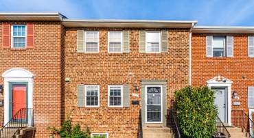 148 MEADOWS LN NE, LEESBURG, Virginia 20176, 3 Bedrooms Bedrooms, ,3 BathroomsBathrooms,Residential,For sale,148 MEADOWS LN NE,VALO2095176 MLS # VALO2095176