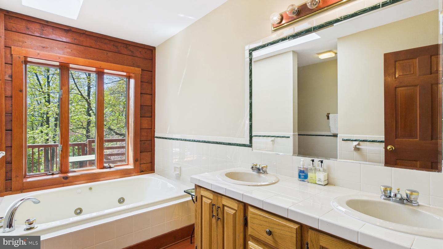 974 CROSS MOUNTAIN RD, LURAY, Virginia 22835, 4 Bedrooms Bedrooms, 6 Rooms Rooms,4 BathroomsBathrooms,Residential,For sale,974 CROSS MOUNTAIN RD,VAPA2004850 MLS # VAPA2004850