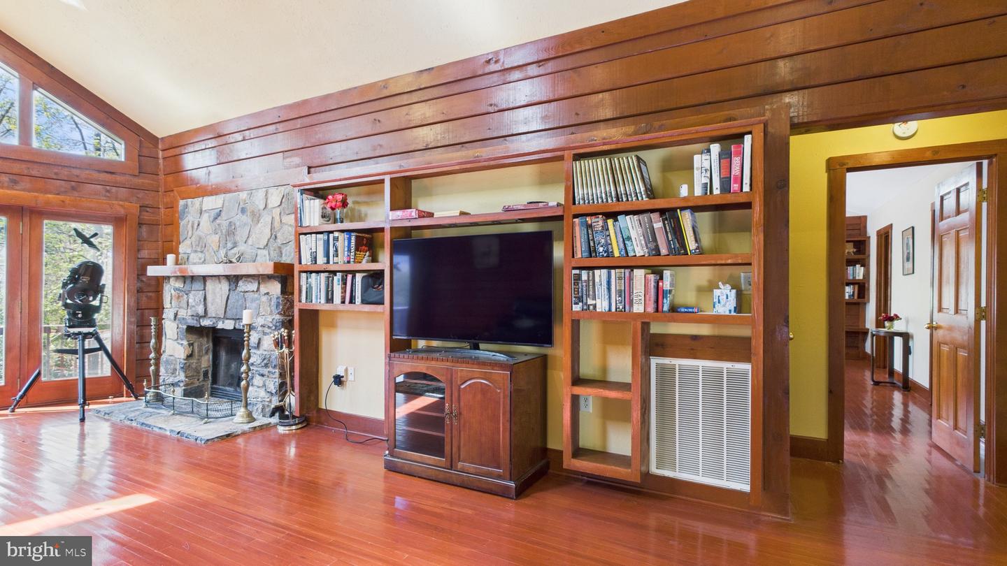 974 CROSS MOUNTAIN RD, LURAY, Virginia 22835, 4 Bedrooms Bedrooms, 6 Rooms Rooms,4 BathroomsBathrooms,Residential,For sale,974 CROSS MOUNTAIN RD,VAPA2004850 MLS # VAPA2004850