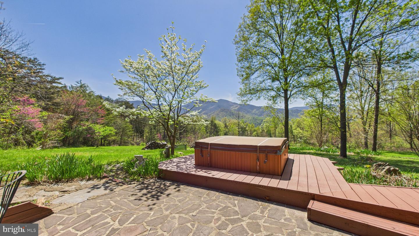 974 CROSS MOUNTAIN RD, LURAY, Virginia 22835, 4 Bedrooms Bedrooms, 6 Rooms Rooms,4 BathroomsBathrooms,Residential,For sale,974 CROSS MOUNTAIN RD,VAPA2004850 MLS # VAPA2004850
