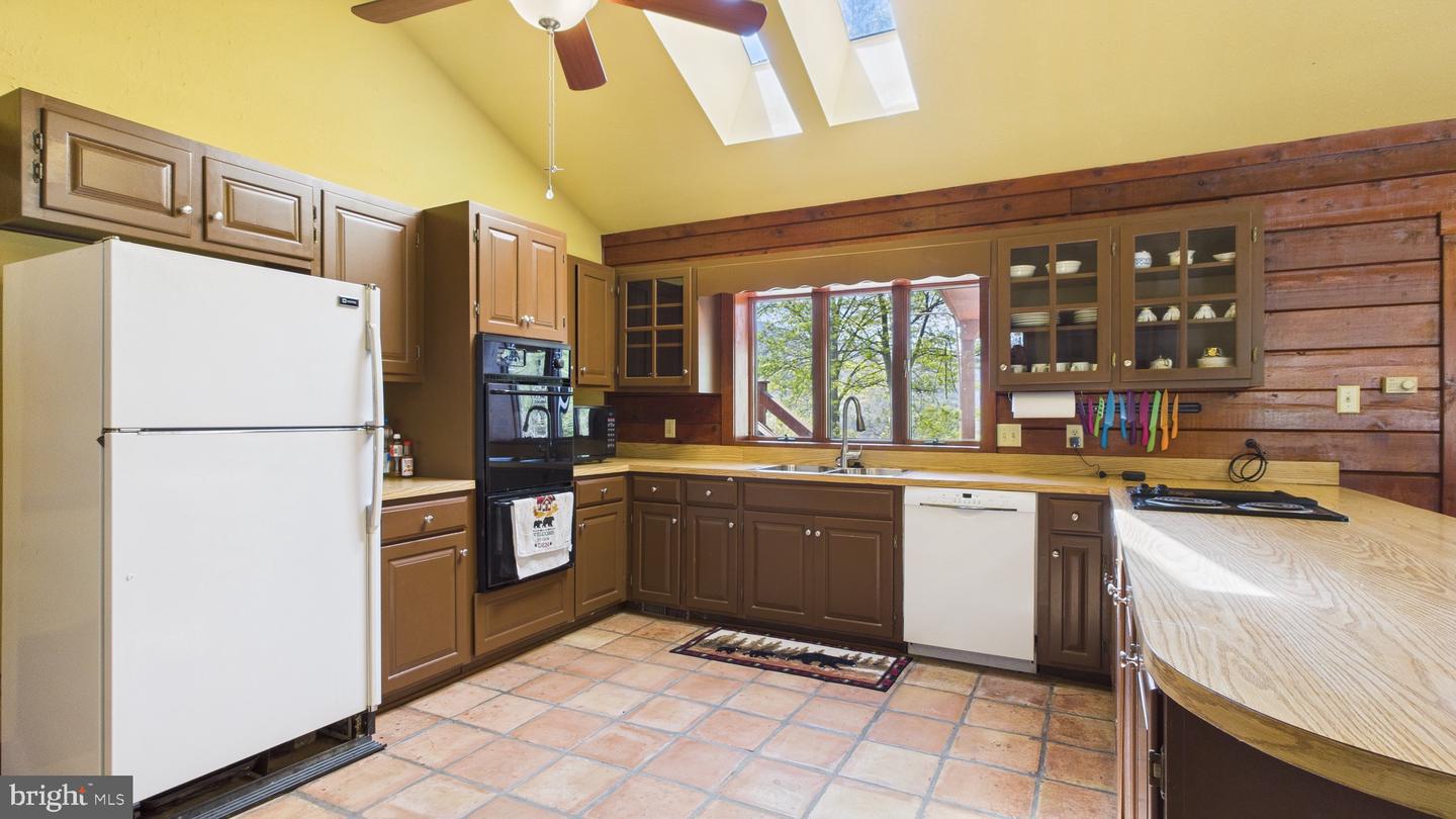 974 CROSS MOUNTAIN RD, LURAY, Virginia 22835, 4 Bedrooms Bedrooms, 6 Rooms Rooms,4 BathroomsBathrooms,Residential,For sale,974 CROSS MOUNTAIN RD,VAPA2004850 MLS # VAPA2004850
