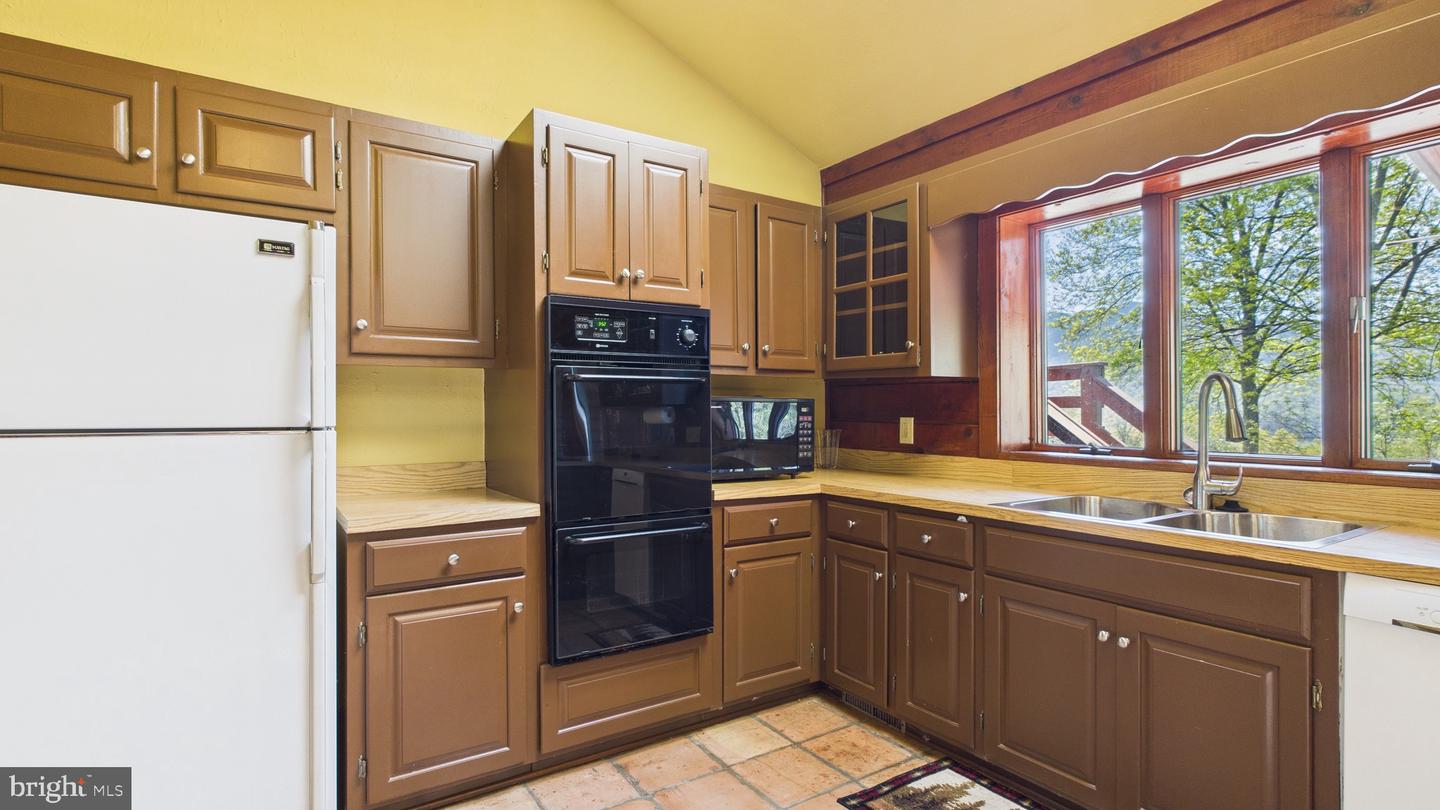 974 CROSS MOUNTAIN RD, LURAY, Virginia 22835, 4 Bedrooms Bedrooms, 6 Rooms Rooms,4 BathroomsBathrooms,Residential,For sale,974 CROSS MOUNTAIN RD,VAPA2004850 MLS # VAPA2004850