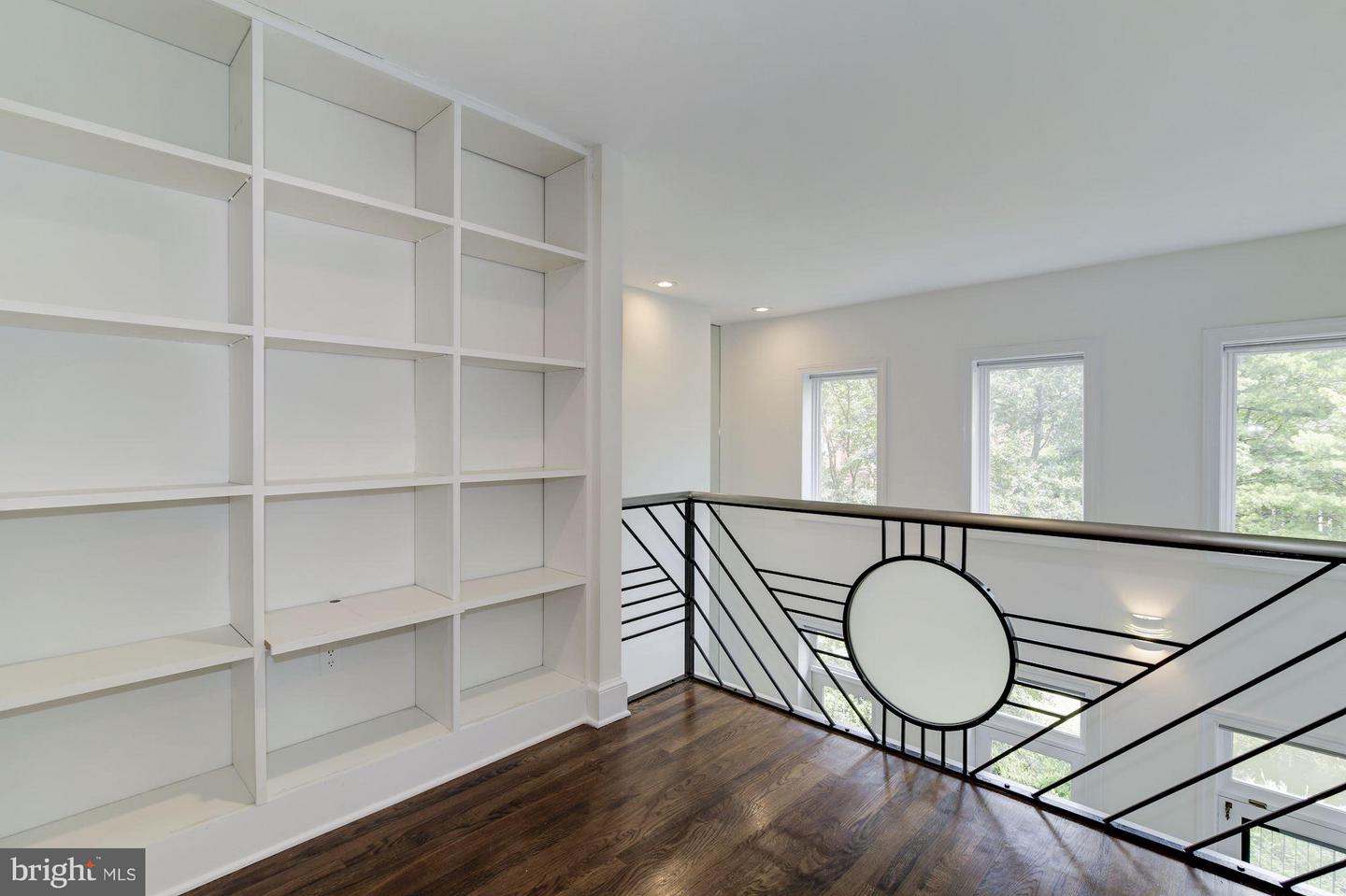3917 GEORGETOWN CT NW, WASHINGTON, District Of Columbia 20007, 4 Bedrooms Bedrooms, ,3 BathroomsBathrooms,Residential,For sale,3917 GEORGETOWN CT NW,DCDC2198160 MLS # DCDC2198160