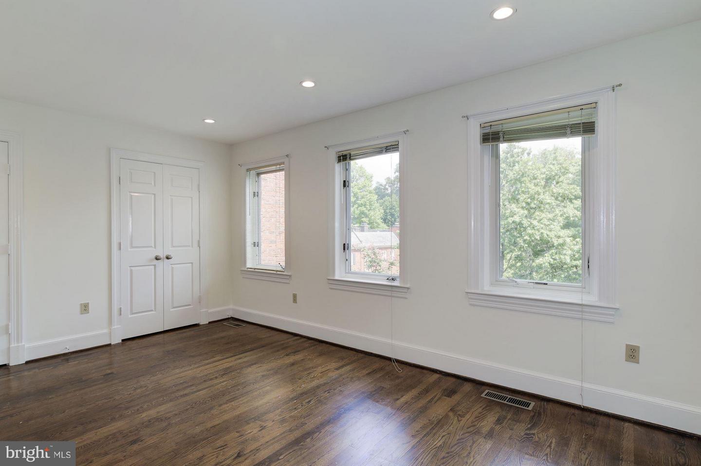 3917 GEORGETOWN CT NW, WASHINGTON, District Of Columbia 20007, 4 Bedrooms Bedrooms, ,3 BathroomsBathrooms,Residential,For sale,3917 GEORGETOWN CT NW,DCDC2198160 MLS # DCDC2198160