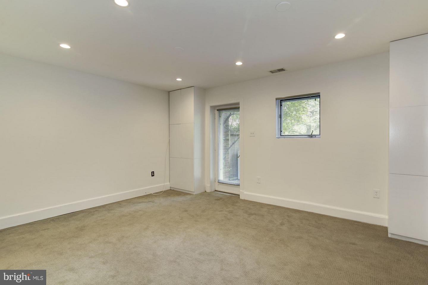 3917 GEORGETOWN CT NW, WASHINGTON, District Of Columbia 20007, 4 Bedrooms Bedrooms, ,3 BathroomsBathrooms,Residential,For sale,3917 GEORGETOWN CT NW,DCDC2198160 MLS # DCDC2198160