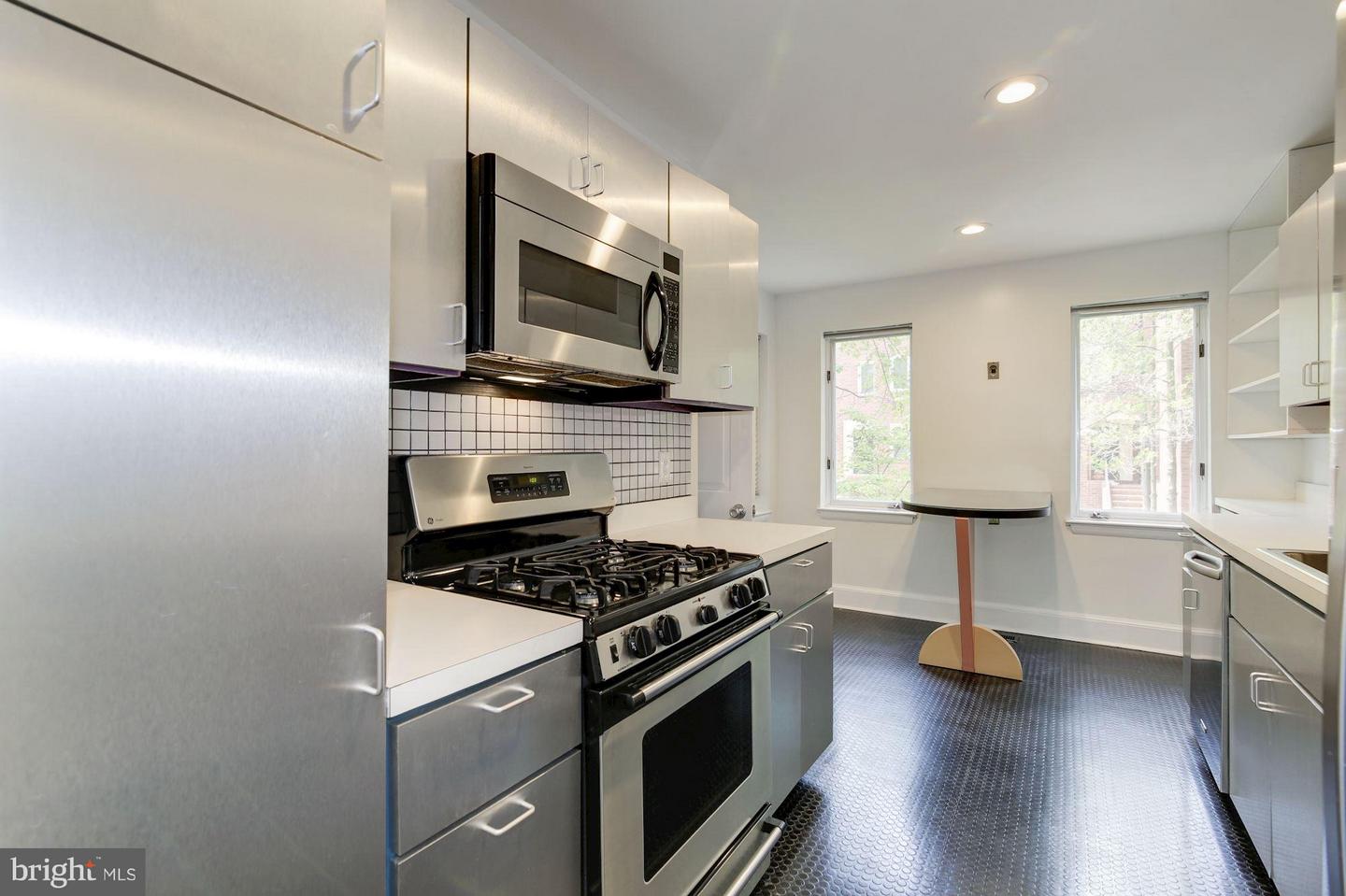 3917 GEORGETOWN CT NW, WASHINGTON, District Of Columbia 20007, 4 Bedrooms Bedrooms, ,3 BathroomsBathrooms,Residential,For sale,3917 GEORGETOWN CT NW,DCDC2198160 MLS # DCDC2198160