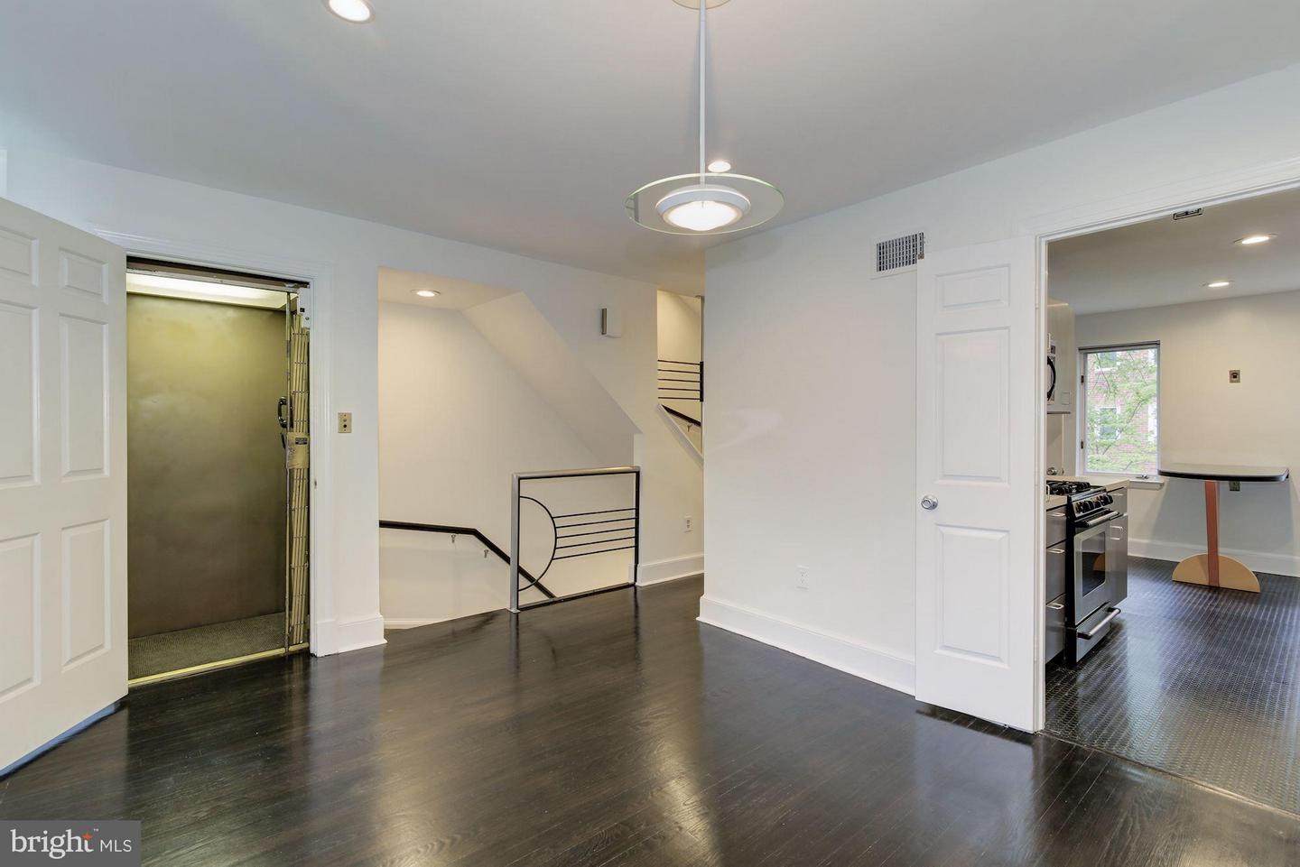 3917 GEORGETOWN CT NW, WASHINGTON, District Of Columbia 20007, 4 Bedrooms Bedrooms, ,3 BathroomsBathrooms,Residential,For sale,3917 GEORGETOWN CT NW,DCDC2198160 MLS # DCDC2198160
