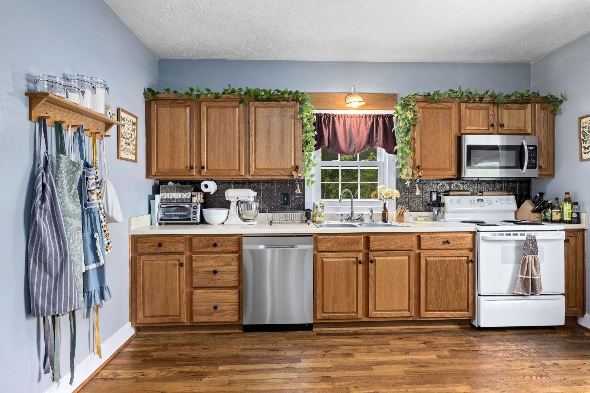 340 AMHERST RD, STAUNTON, Virginia 24401, 2 Bedrooms Bedrooms, ,1 BathroomBathrooms,Residential,340 AMHERST RD,663893 MLS # 663893