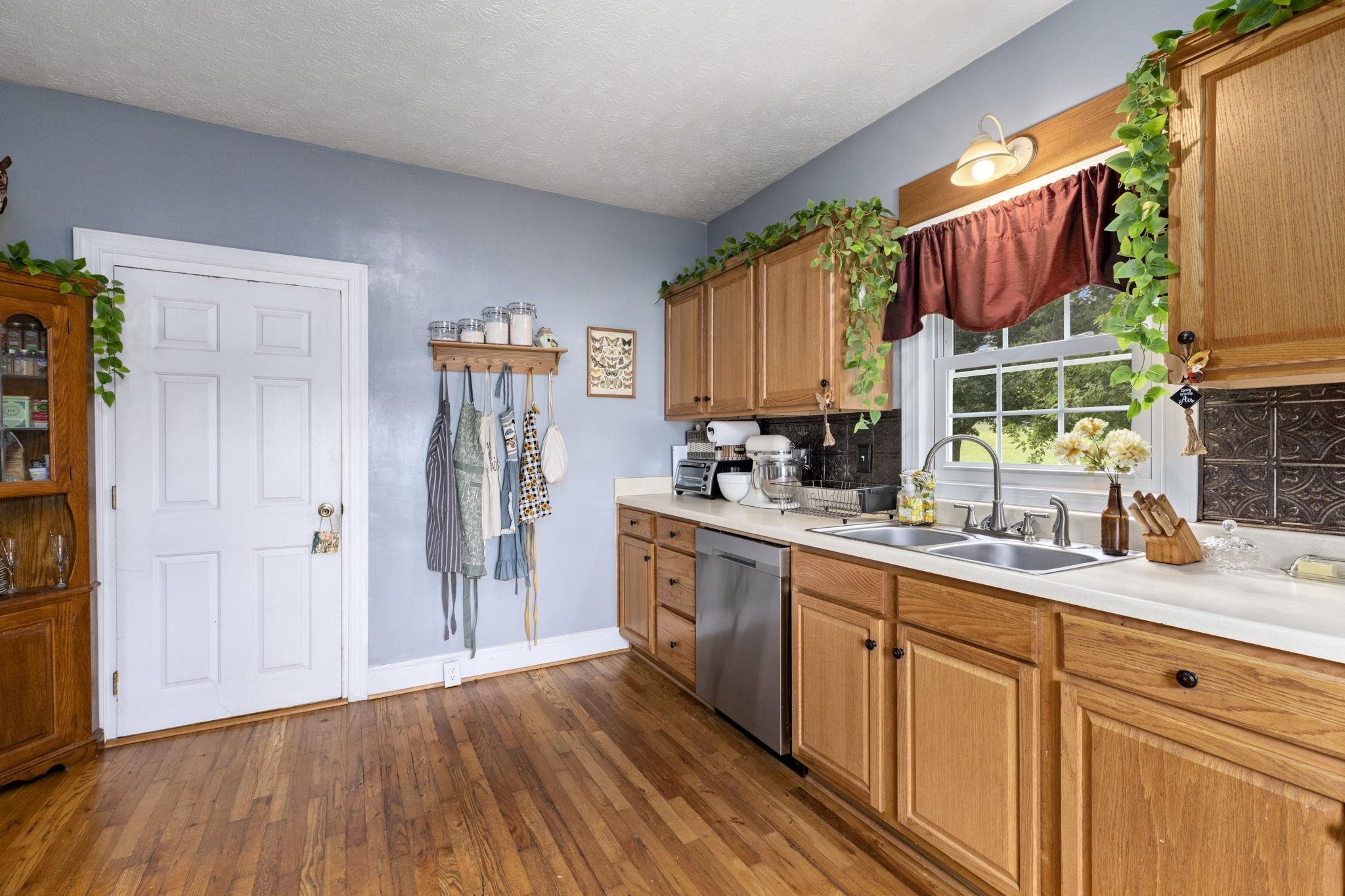340 AMHERST RD, STAUNTON, Virginia 24401, 2 Bedrooms Bedrooms, ,1 BathroomBathrooms,Residential,340 AMHERST RD,663893 MLS # 663893