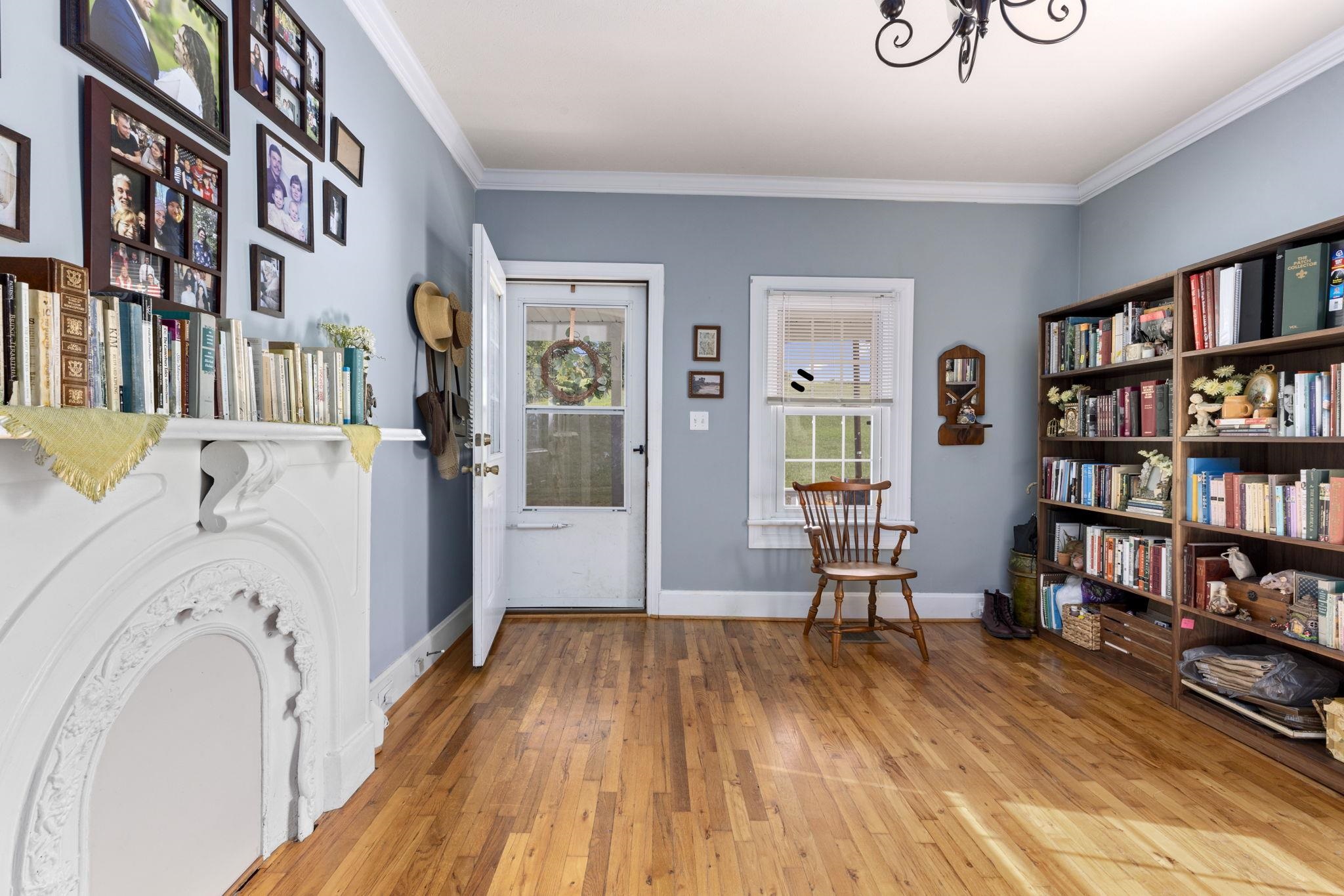 340 AMHERST RD, STAUNTON, Virginia 24401, 2 Bedrooms Bedrooms, ,1 BathroomBathrooms,Residential,340 AMHERST RD,663893 MLS # 663893