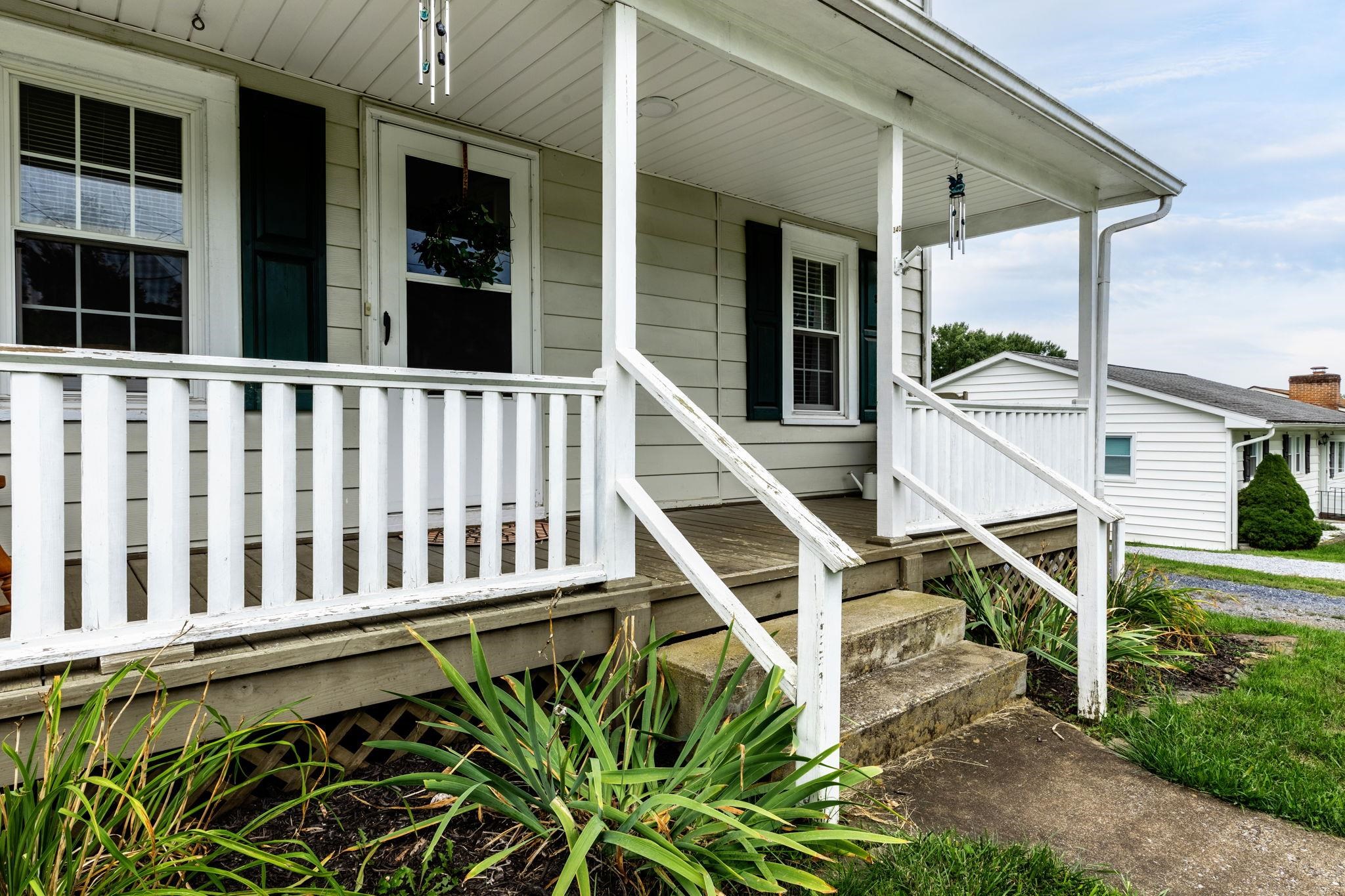 340 AMHERST RD, STAUNTON, Virginia 24401, 2 Bedrooms Bedrooms, ,1 BathroomBathrooms,Residential,340 AMHERST RD,663893 MLS # 663893
